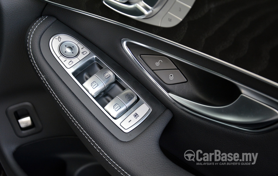 Mercedes-Benz GLC X253 (2016) Interior
