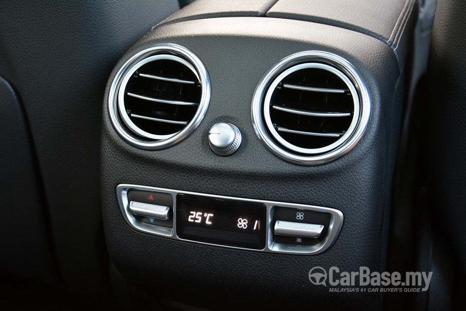Mercedes-Benz GLC X253 (2016) Interior