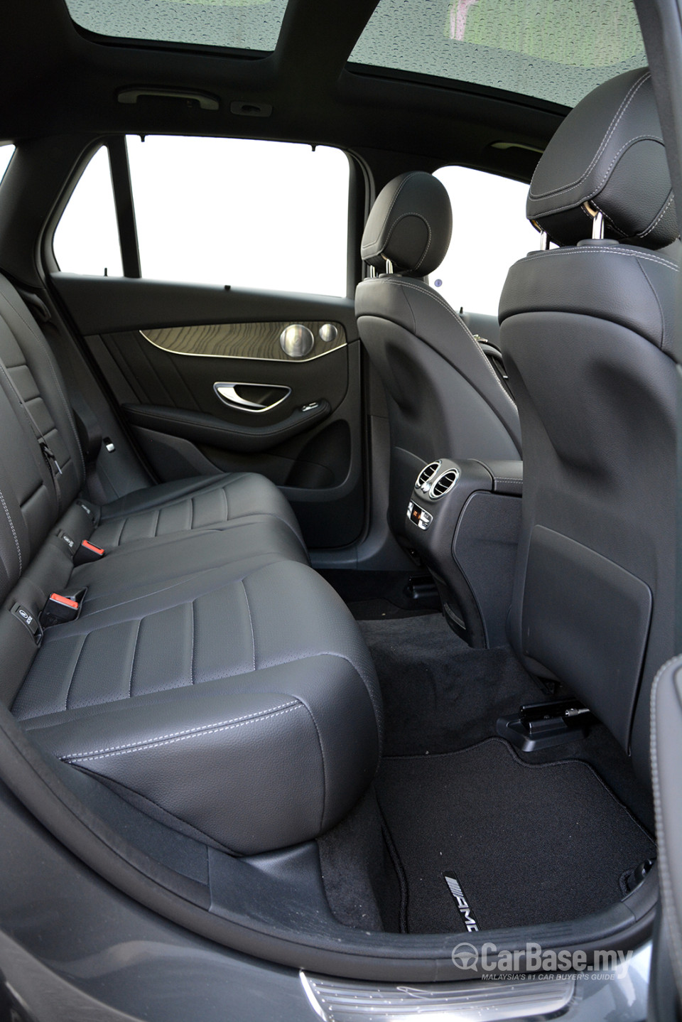 Mercedes-Benz GLC X253 (2016) Interior