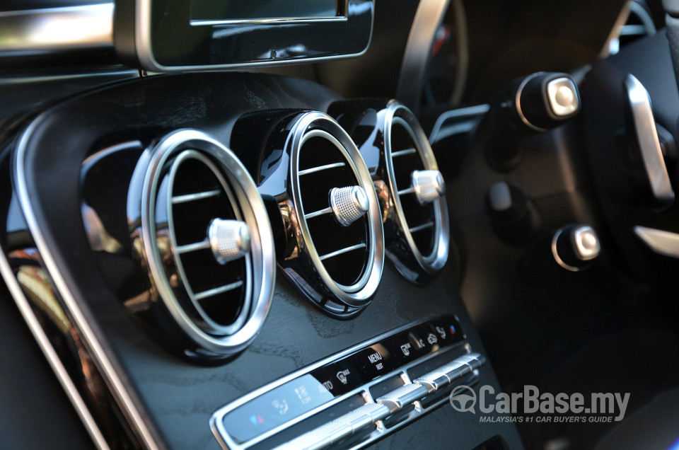 Mercedes-Benz GLC X253 (2016) Interior