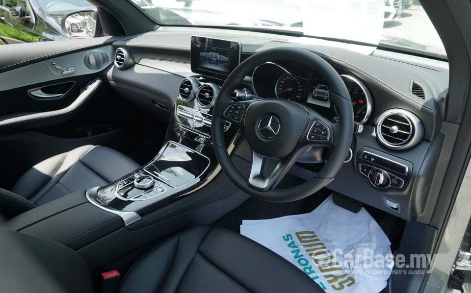 Mercedes-Benz GLC X253 (2016) Interior