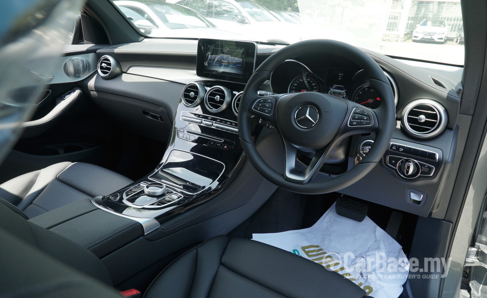 Mercedes-Benz GLC X253 (2016) Interior