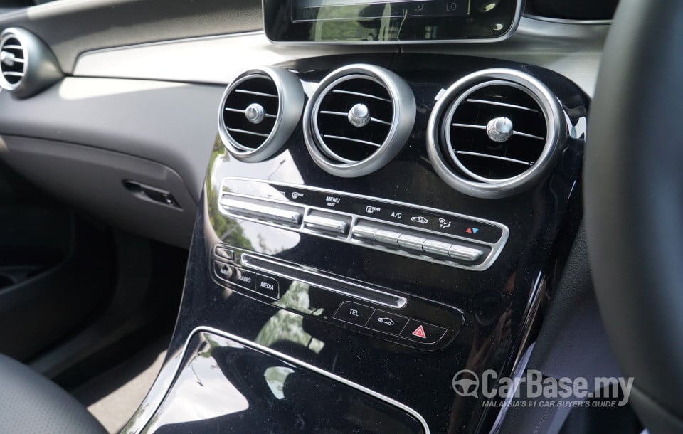Mercedes-Benz GLC X253 (2016) Interior