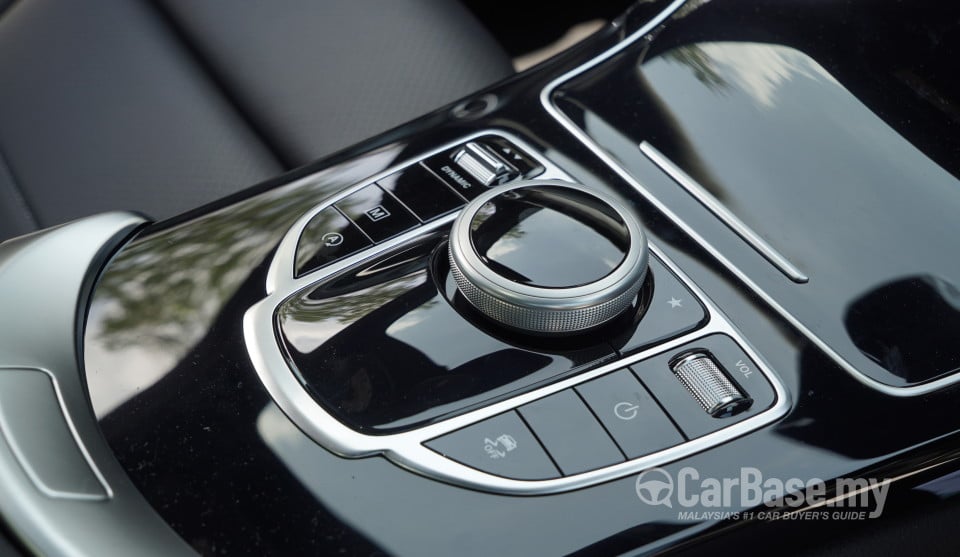 Mercedes-Benz GLC X253 (2016) Interior