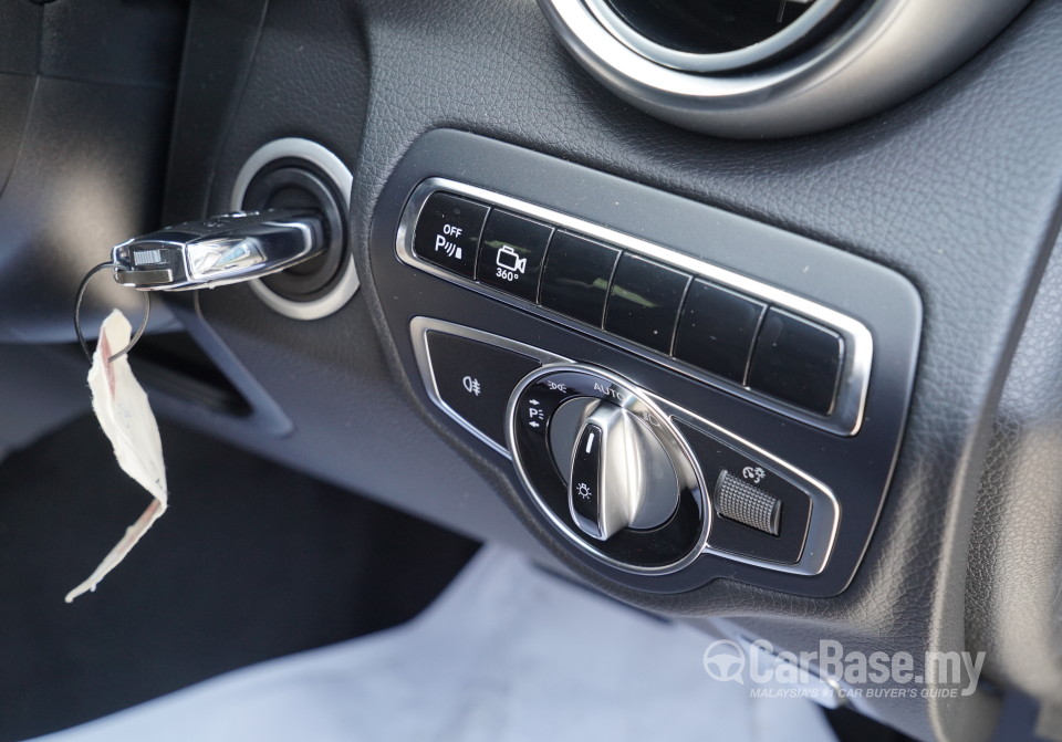 Mercedes-Benz GLC X253 (2016) Interior