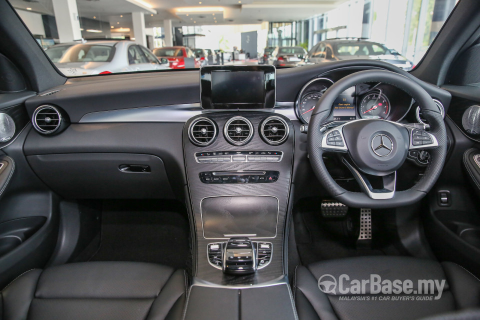 Mercedes-Benz GLC X253 (2016) Interior