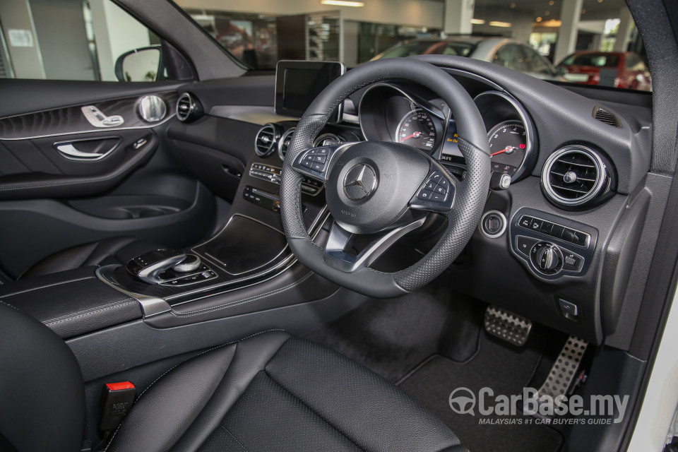 Mercedes-Benz GLC X253 (2016) Interior