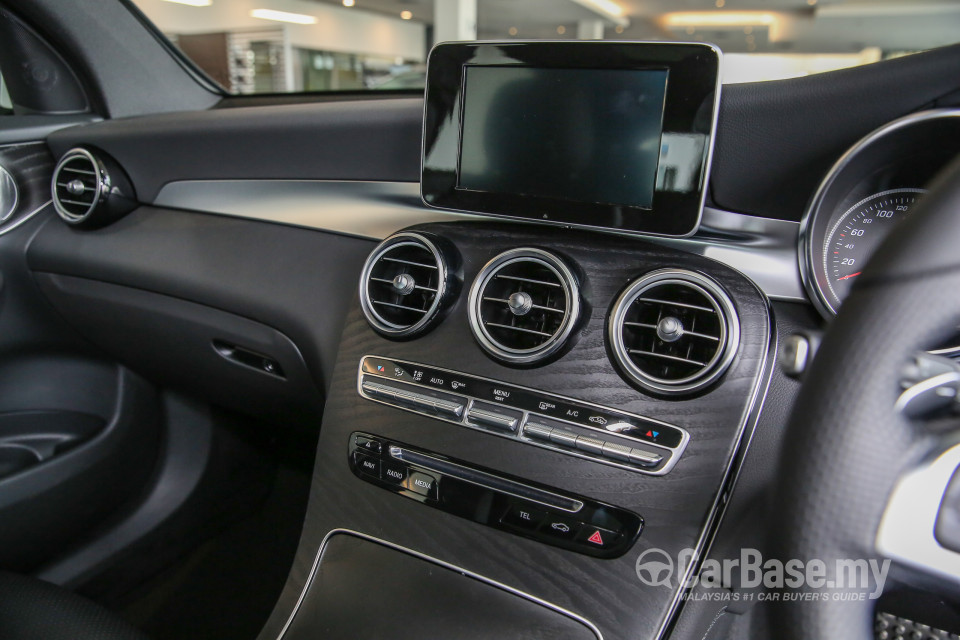 Mercedes-Benz GLC X253 (2016) Interior