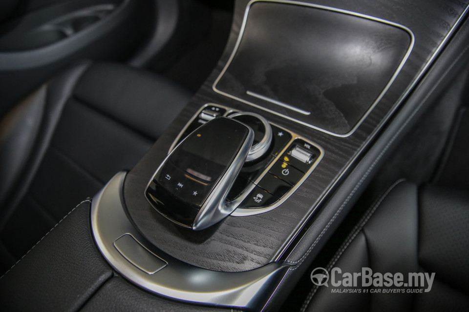 Mercedes-Benz GLC X253 (2016) Interior
