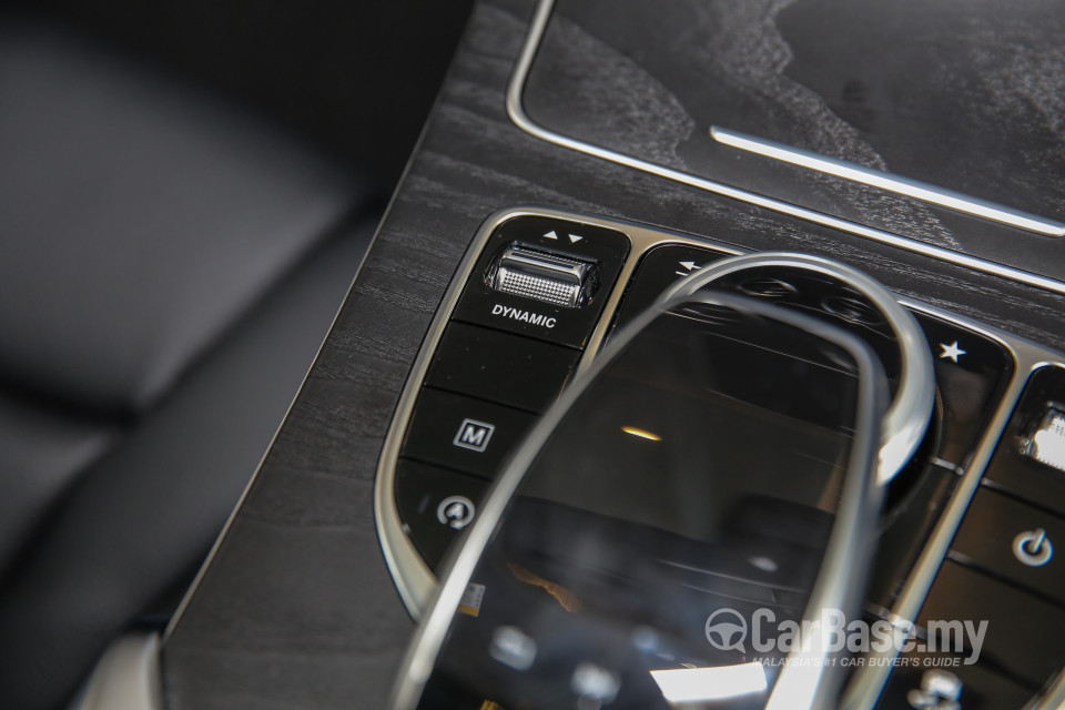 Mercedes-Benz GLC X253 (2016) Interior