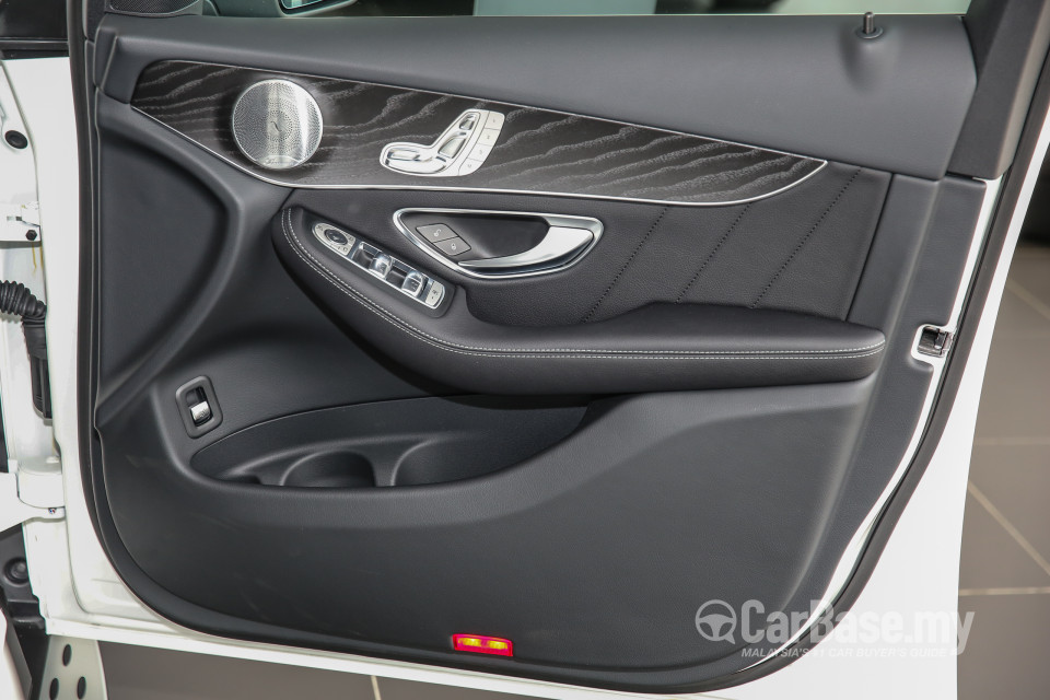 Mercedes-Benz GLC X253 (2016) Interior