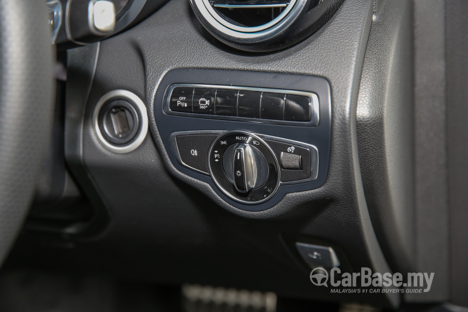 Mercedes-Benz GLC X253 (2016) Interior