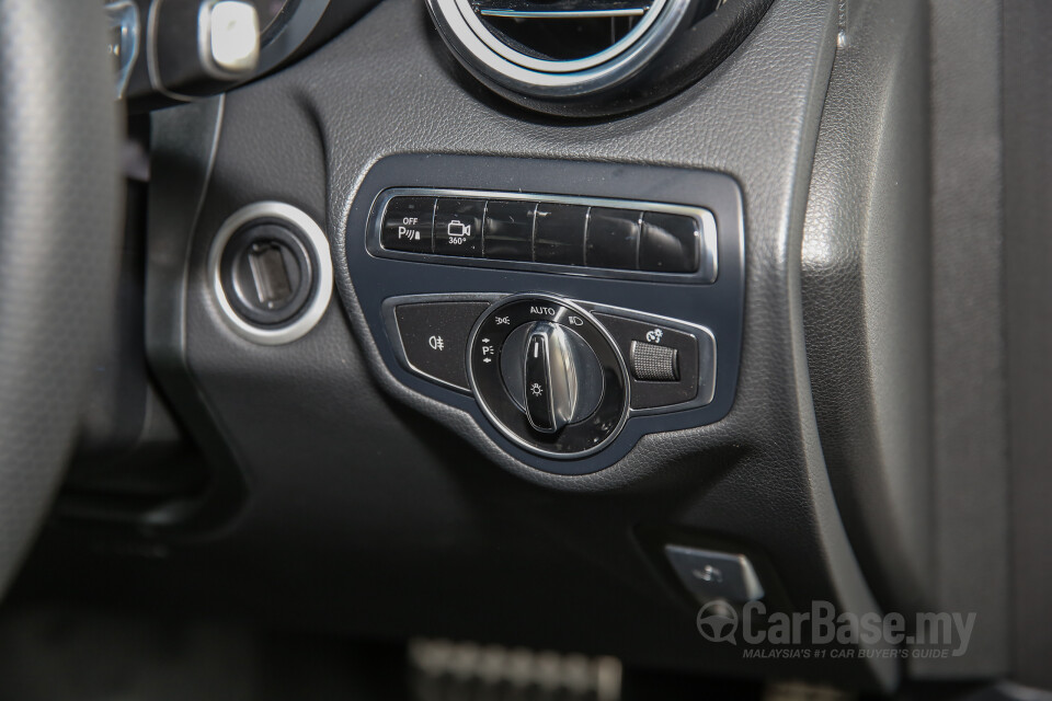 Toyota Fortuner AN160 (2016) Interior