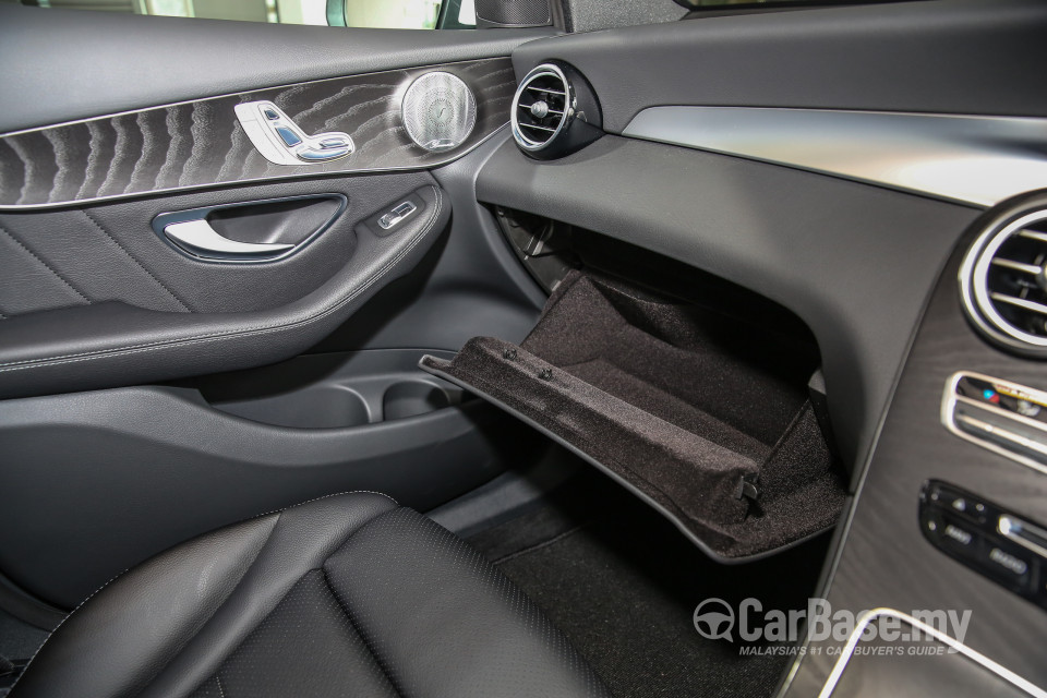 Mercedes-Benz GLC X253 (2016) Interior