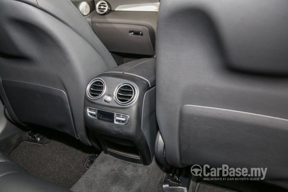 Mercedes-Benz GLC X253 (2016) Interior