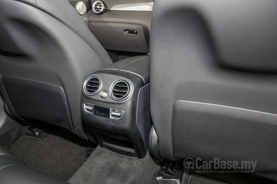 Perodua Aruz D38L (2019) Interior