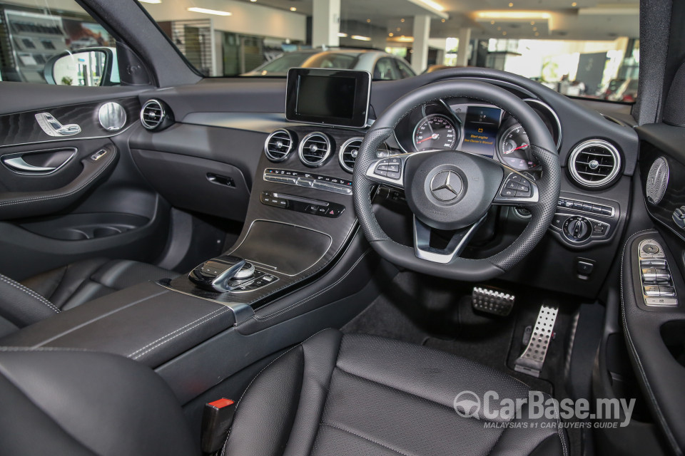 Mercedes-Benz GLC X253 (2016) Interior