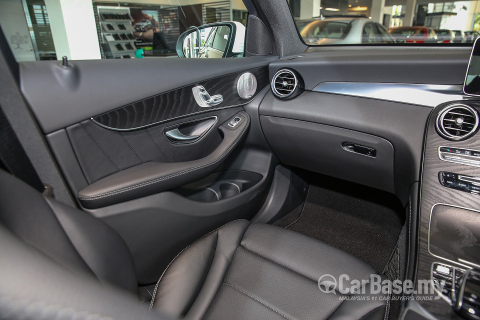 Mercedes-Benz GLC X253 (2016) Interior
