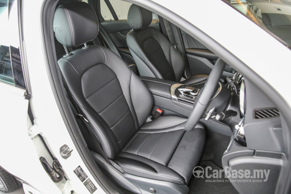 Mercedes-Benz GLC X253 (2016) Interior