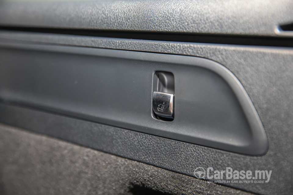 Mercedes-Benz GLC X253 (2016) Interior