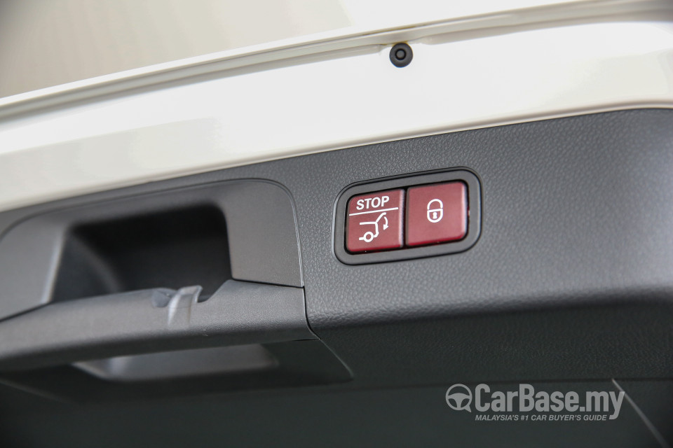 Mercedes-Benz GLC X253 (2016) Interior