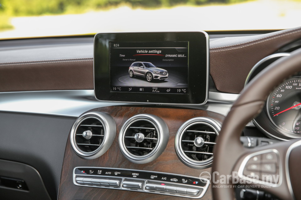 Mercedes-Benz GLC X253 (2016) Interior