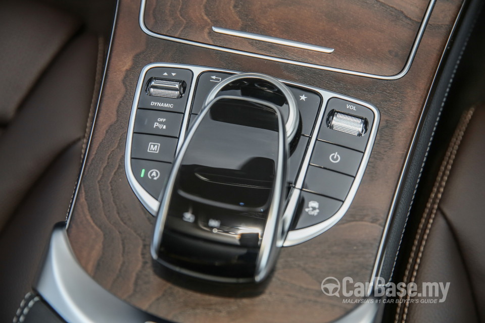 Mercedes-Benz GLC X253 (2016) Interior
