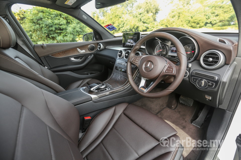 Mercedes-Benz GLC X253 (2016) Interior
