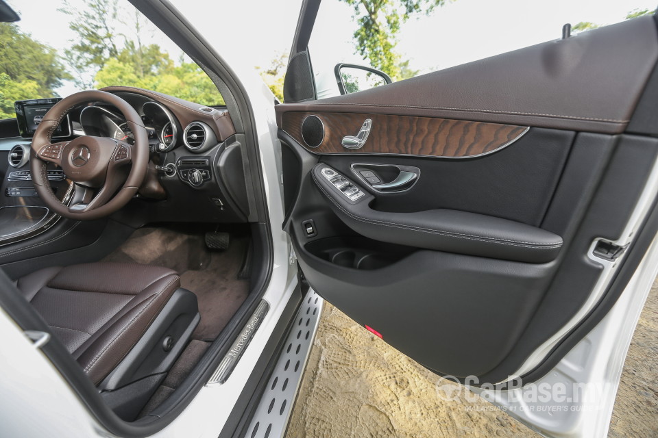 Mercedes-Benz GLC X253 (2016) Interior