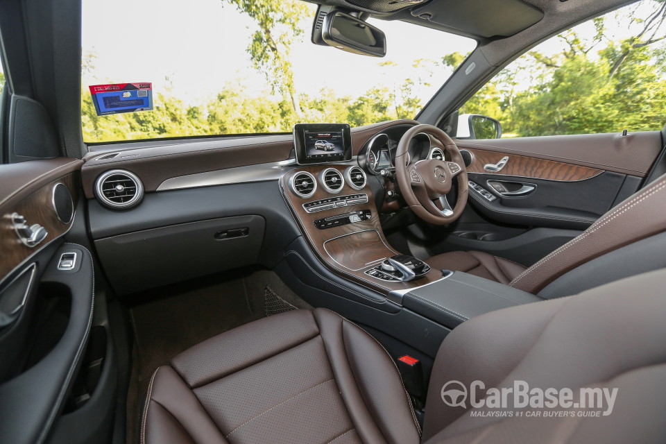 Mercedes-Benz GLC X253 (2016) Interior