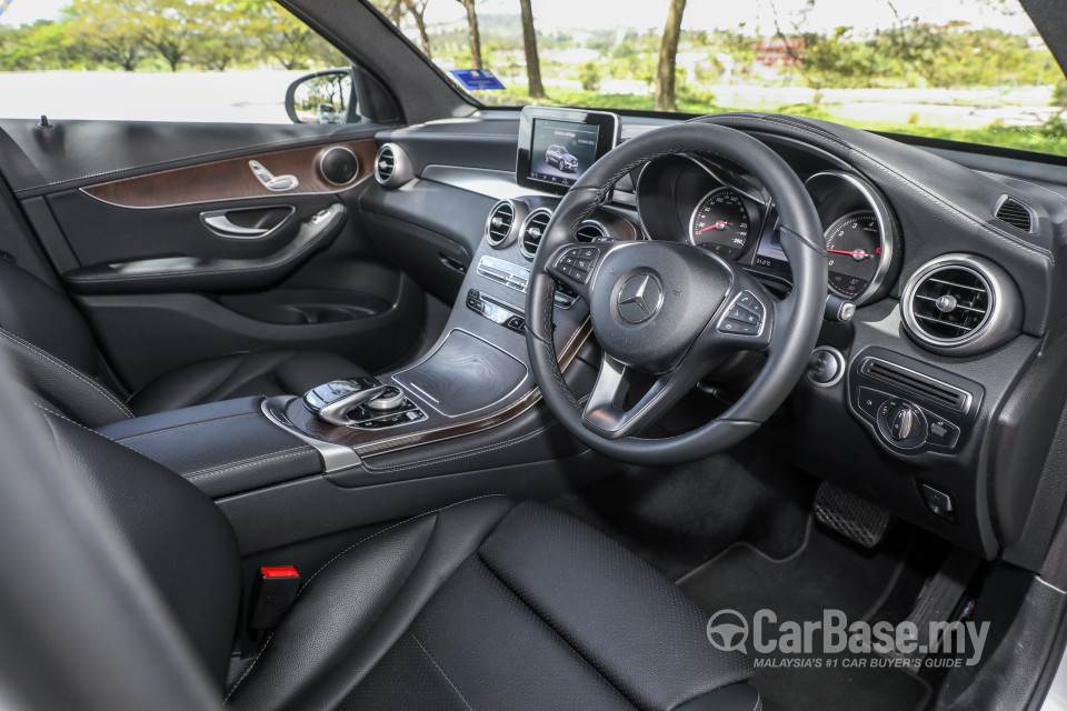 Mercedes-Benz GLC X253 (2016) Interior