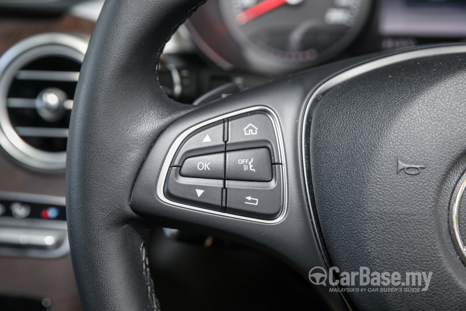 Mercedes-Benz GLC X253 (2016) Interior