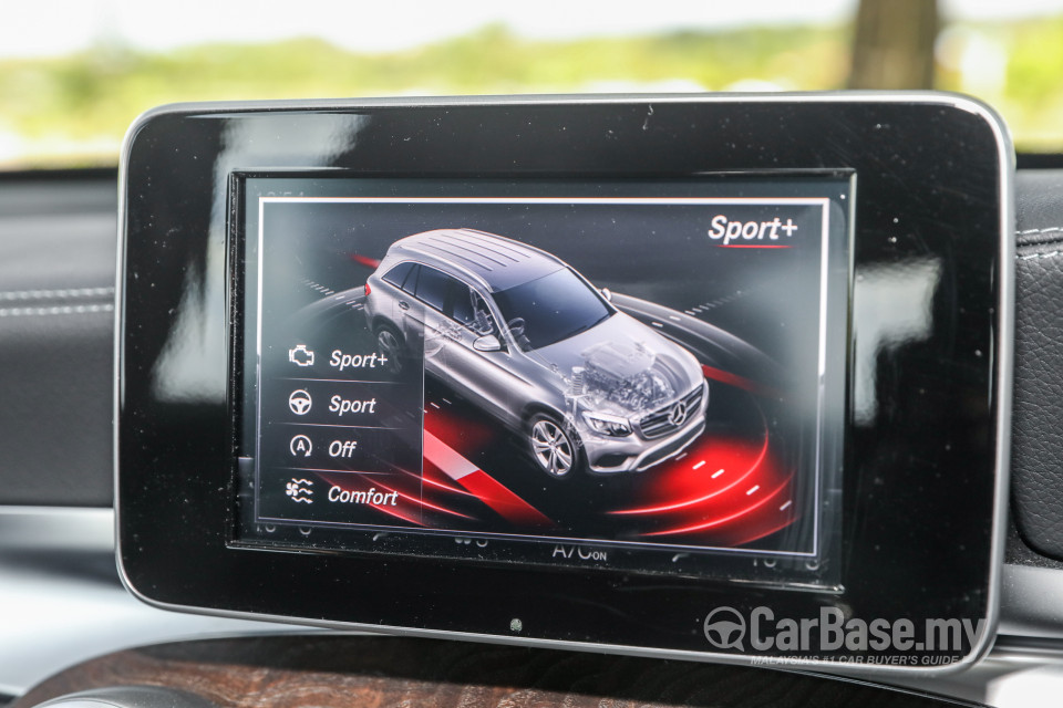 Mercedes-Benz GLC X253 (2016) Interior