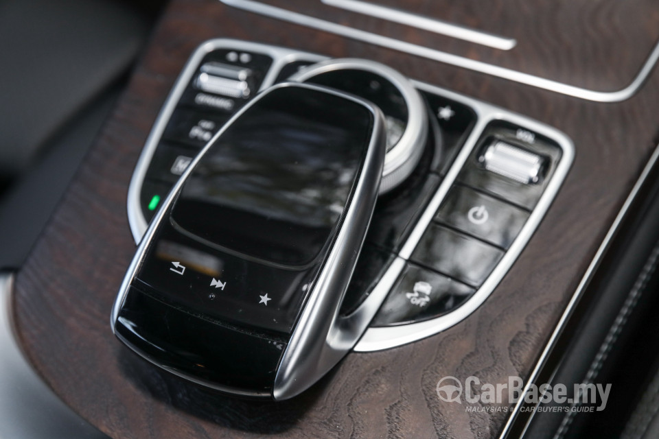 Mercedes-Benz GLC X253 (2016) Interior