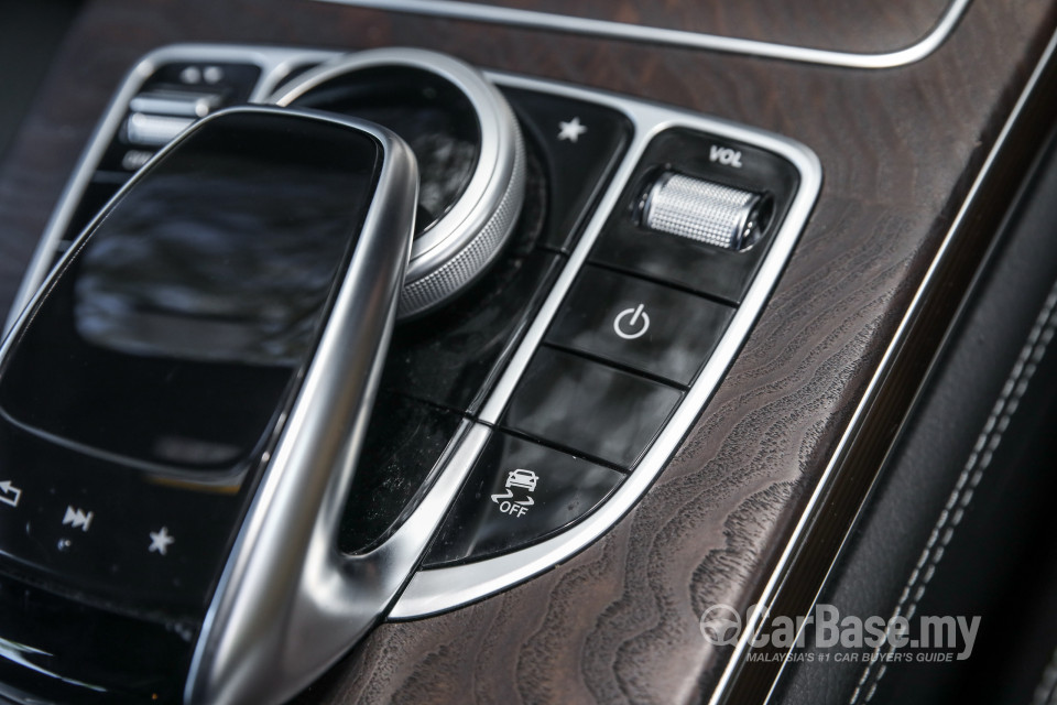 Mercedes-Benz GLC X253 (2016) Interior