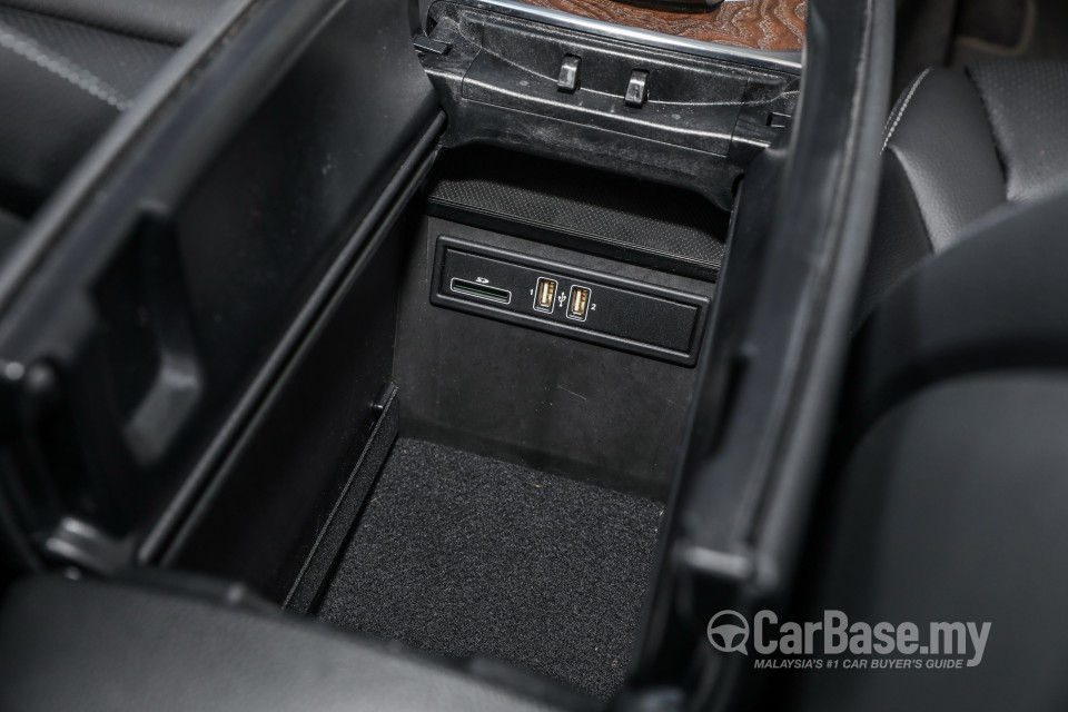 Mercedes-Benz GLC X253 (2016) Interior