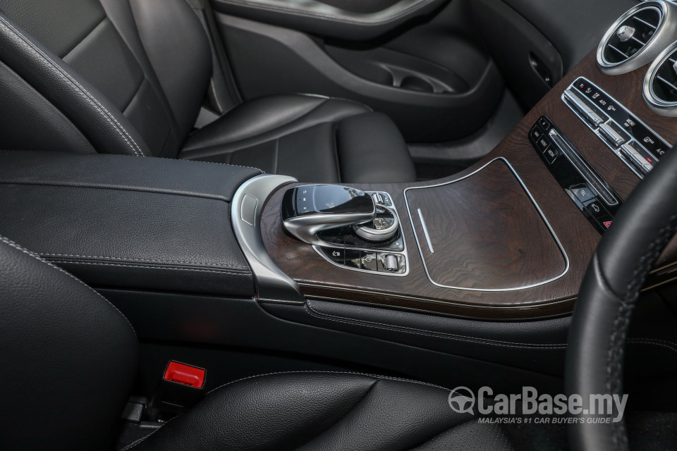 Mercedes-Benz GLC X253 (2016) Interior