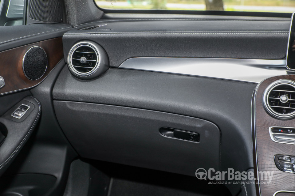 Mercedes-Benz GLC X253 (2016) Interior