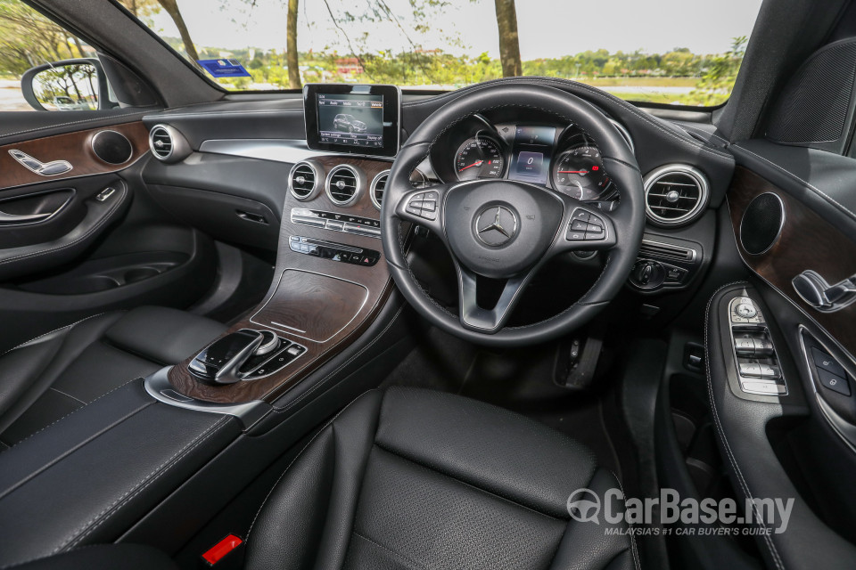 Mercedes-Benz GLC X253 (2016) Interior