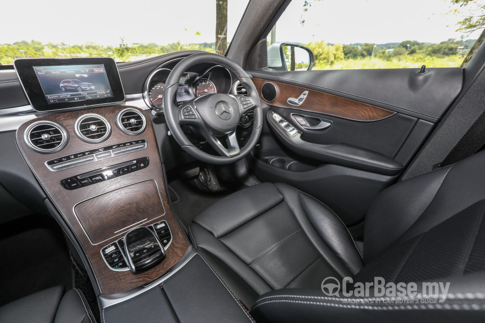 Mercedes-Benz GLC X253 (2016) Interior