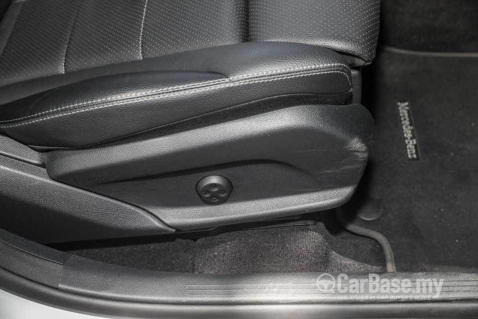 Mercedes-Benz GLC X253 (2016) Interior