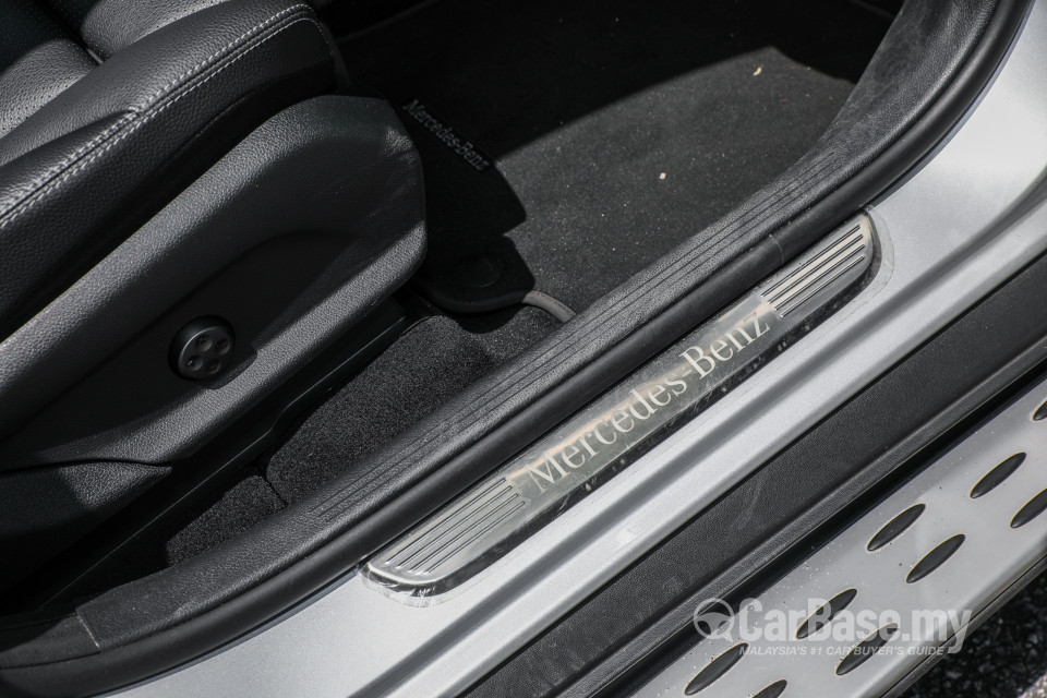 Mercedes-Benz GLC X253 (2016) Interior