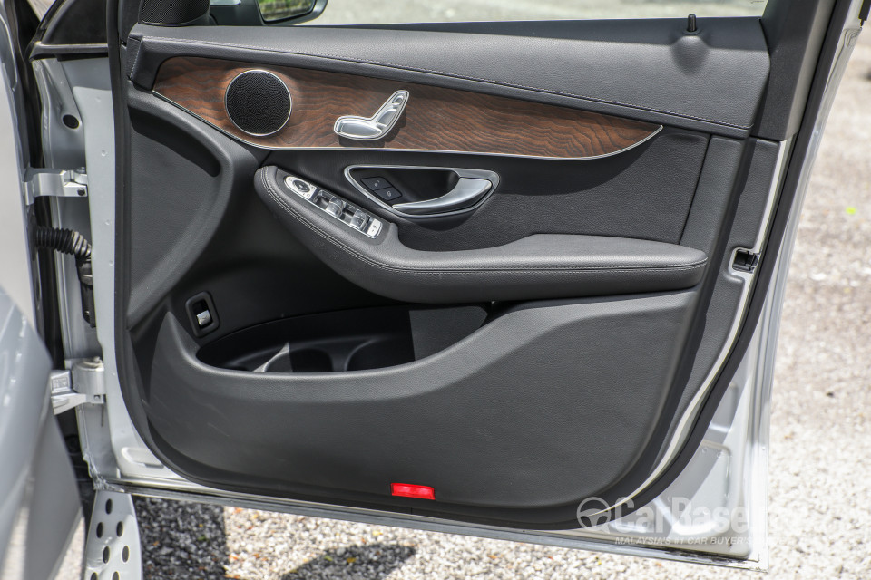 Mercedes-Benz GLC X253 (2016) Interior