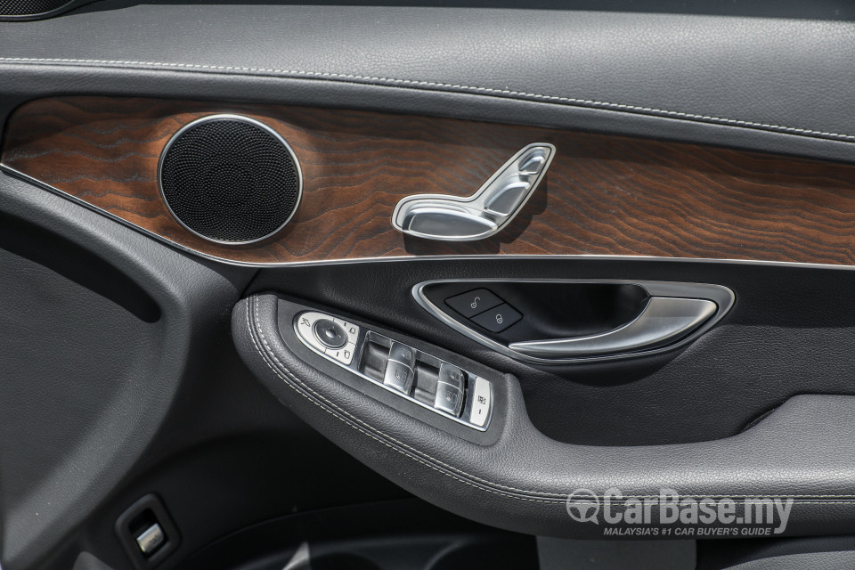 Mercedes-Benz GLC X253 (2016) Interior