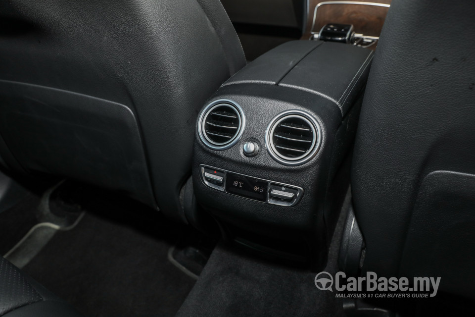Mercedes-Benz GLC X253 (2016) Interior