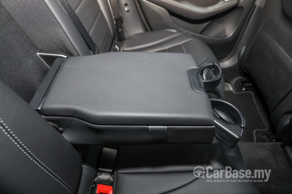 Mercedes-Benz GLC X253 (2016) Interior