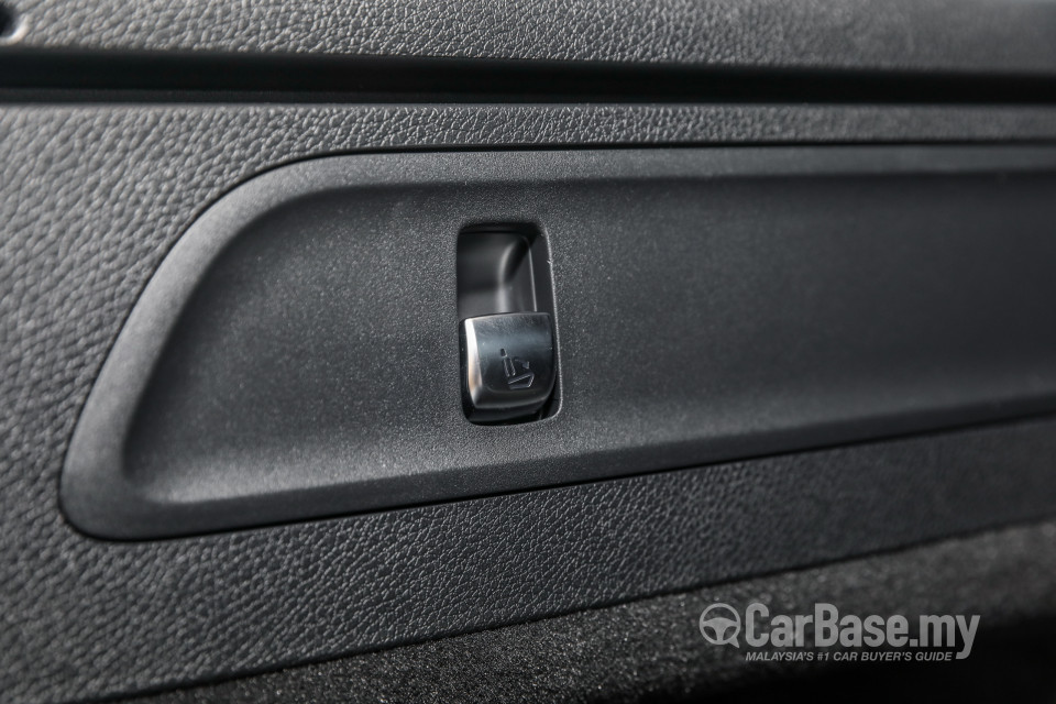 Mercedes-Benz GLC X253 (2016) Interior
