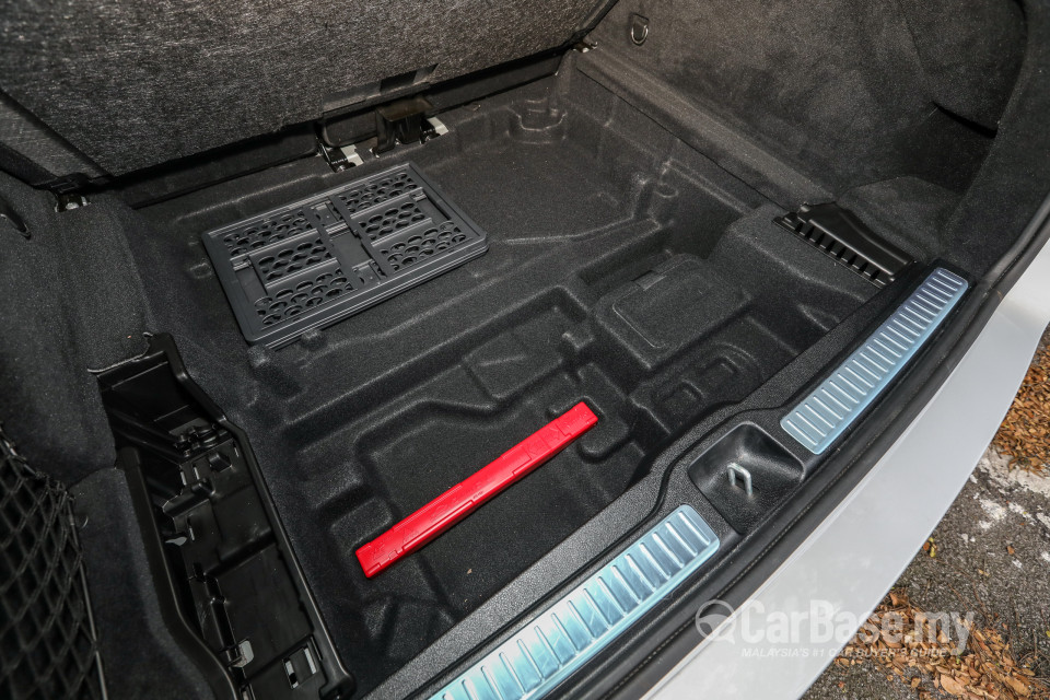 Mercedes-Benz GLC X253 (2016) Interior