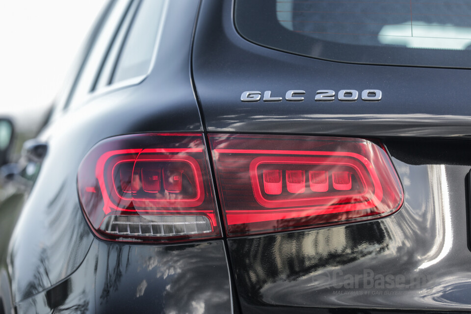 Perodua Aruz D38L (2019) Exterior