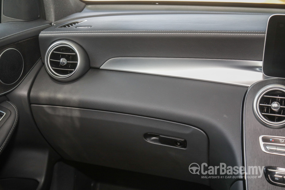 Mercedes-Benz GLC X253 Facelift (2019) Interior